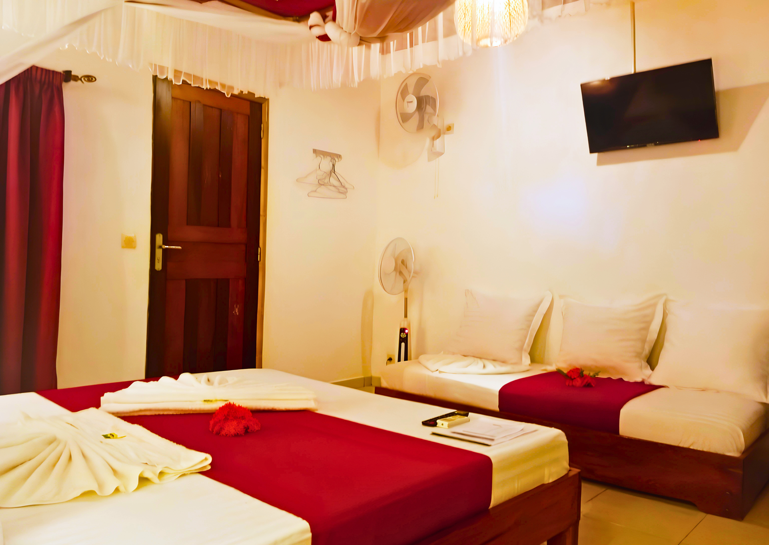 Chambre Triple — chambre climatisée 35 m² avec terrasse privée, Hôtel Fleur d'Ylang